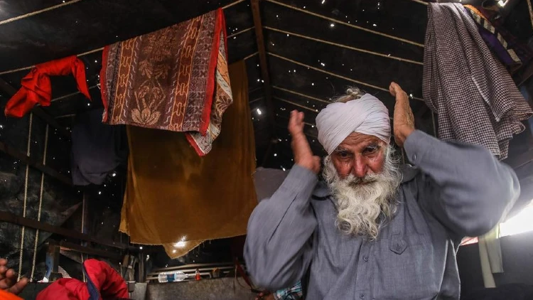 A farmer at Singhu Border (Courtesy: Instagram: Meharban)