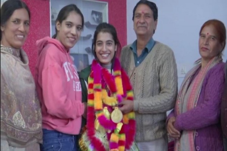J&K’s Mithali Sharma with her parents
