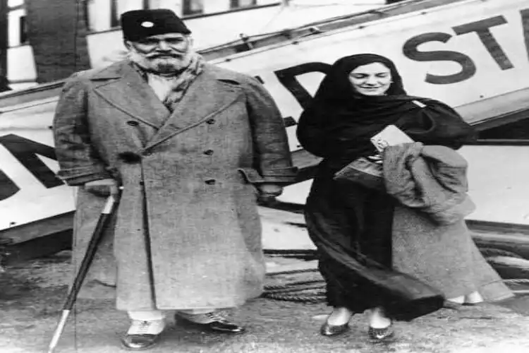 Maulana Shaukat with his wife