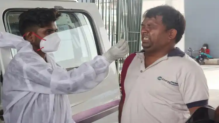 Health worker collect swab sample for Covid-19 testing