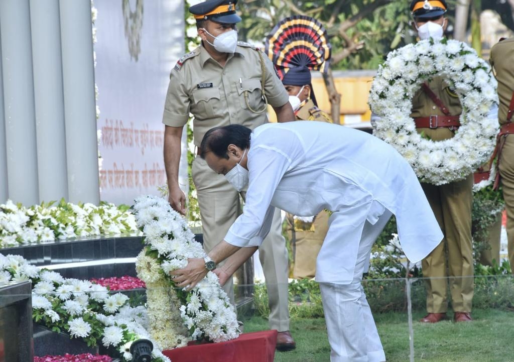 mumbai pays homage