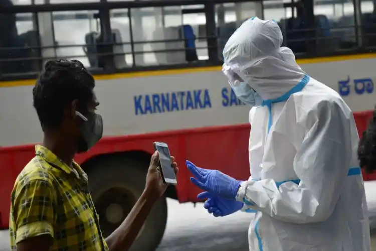 Health worker collect swab sample for Covid-19 testing