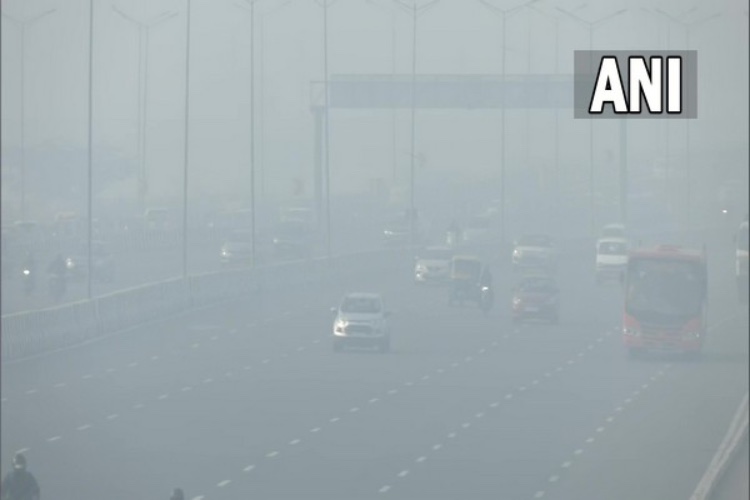Delhi wakes up to shallow fog