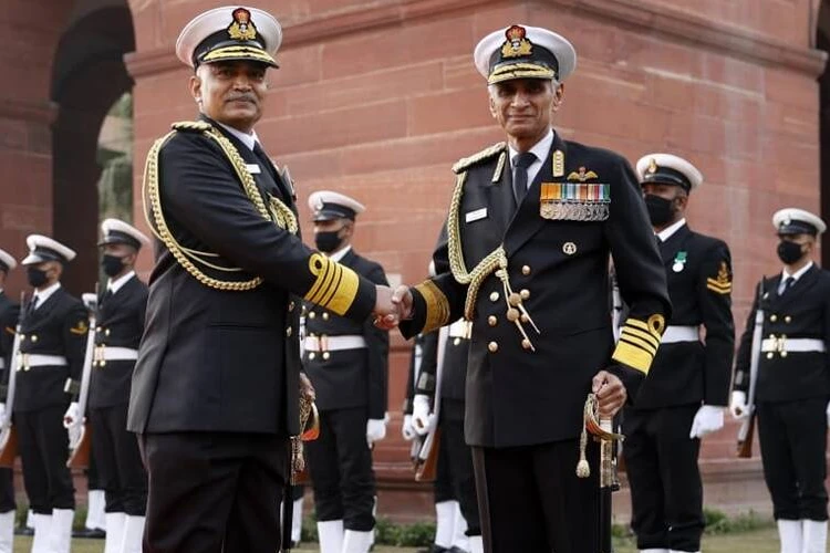 Admiral R Hari Kumar (L) with Admiral Karambir Singh (R) at South Block in New Delhi on Tuesday (Courtesy: Twitter)