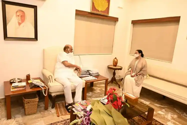 Mamata Banerjee meets NCP Chief Sharad Pawar
