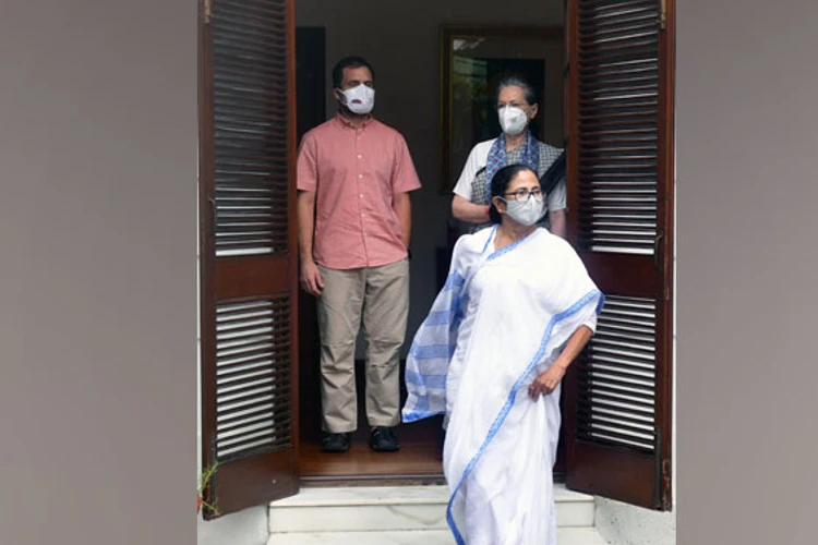 Visual from Mamta Banerjee's meeting with Rahul and Sonia Gandhi