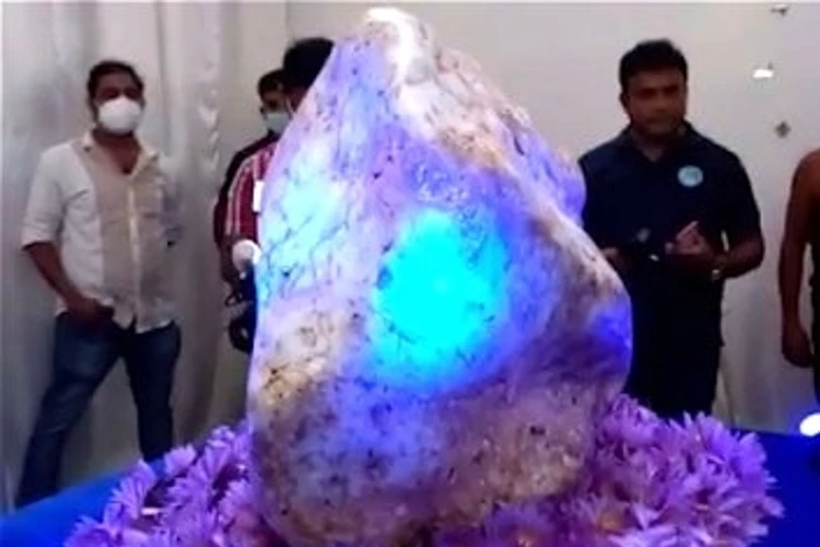 World's biggest blue sapphire 'Queen of Asia' found in Sri Lanka