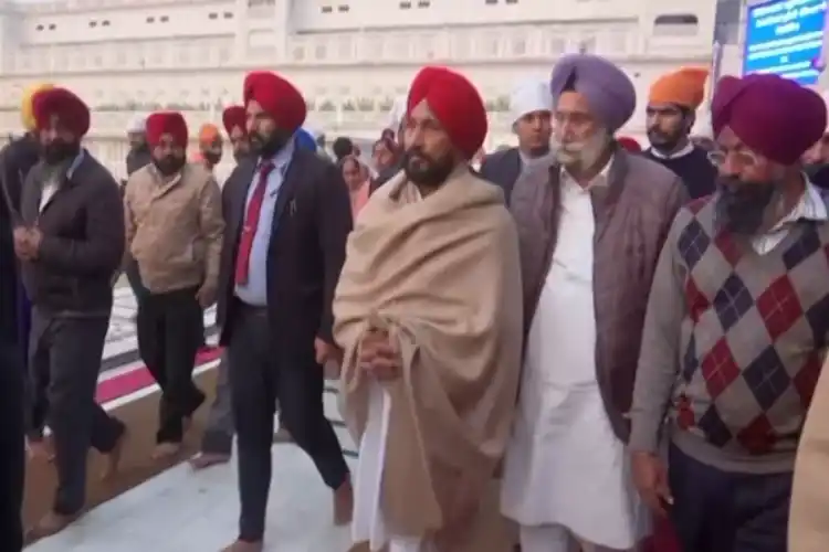 Punjab Chief Minister Charanjit Singh Channi and his deputy Sukhjinder Singh Randhawa at the Golden Temple on Sunday.