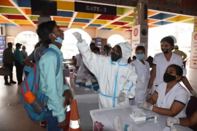 people being tested for Covid-19 in Mumbai
