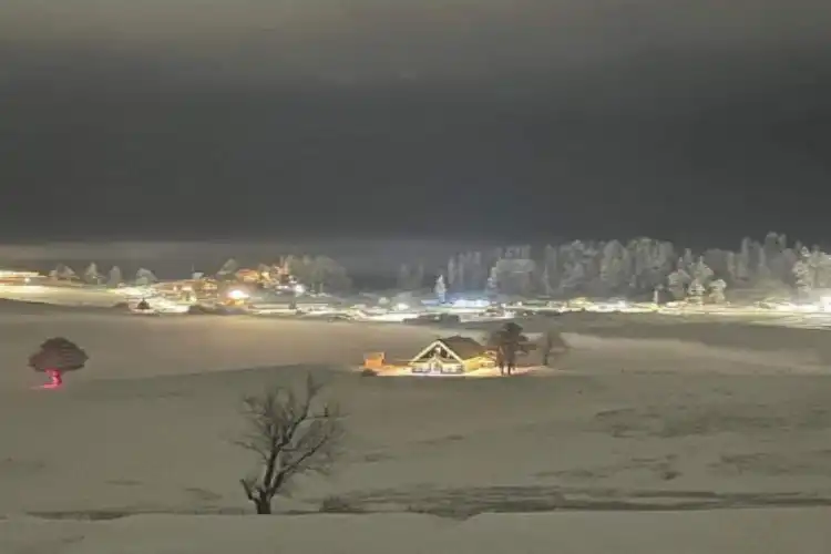 Gulmarg Church on Christmas (Twitter)