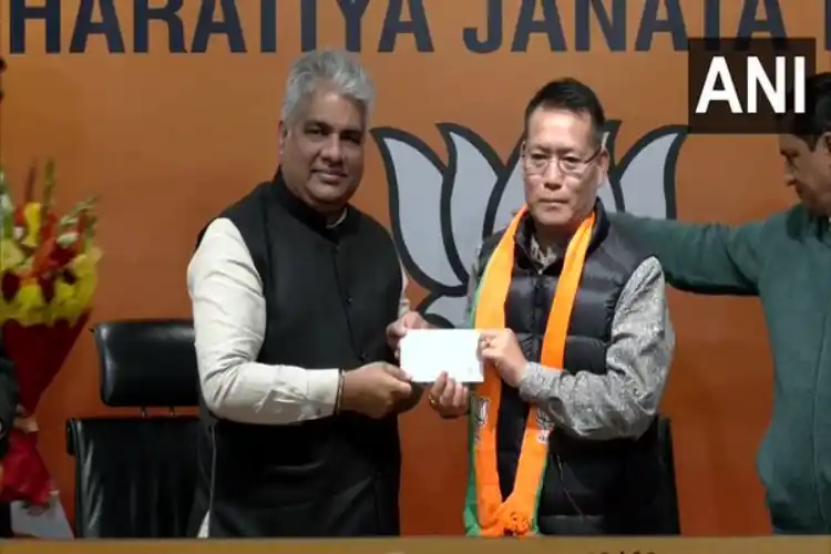 Manipur Youth Affairs and Sports Minister and National People's Party (NPP) leader Letpao Haokip joins the BJP. 