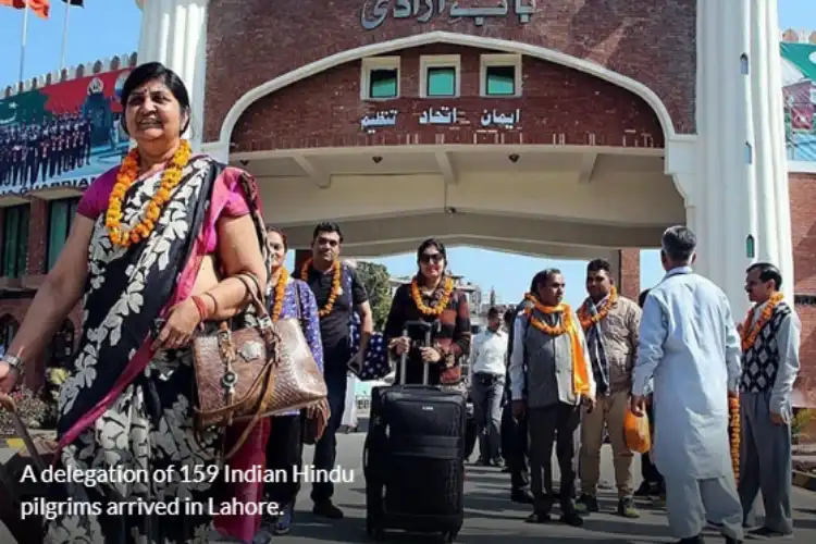Indian pilgrims on way to Karak at Lahore Railway station (Image Courtesy: Mashriq Vibe)