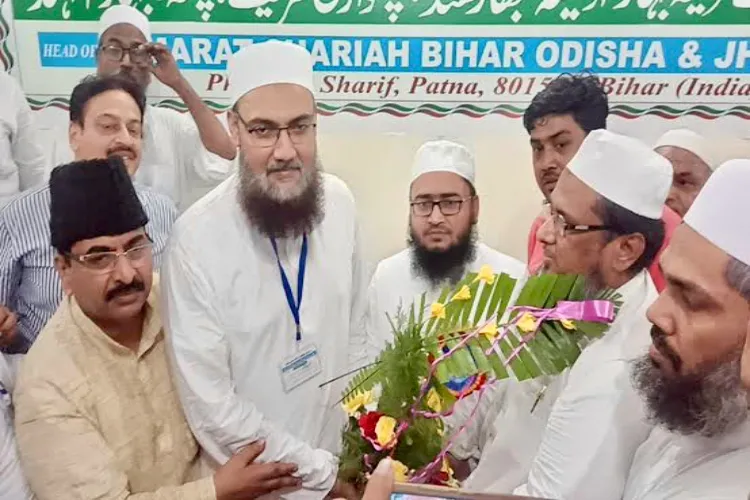 Amir of Imrat-e-Shariah Ahmed Wali Faisal Rahmani being felicitated
