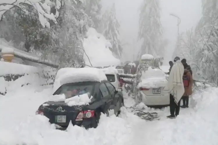 Cars stranded in the snow in Murree.