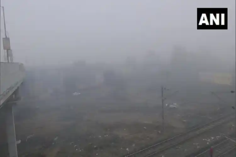 A foggy morning in Bhopal as a cold wave hits Madhya Pradesh.