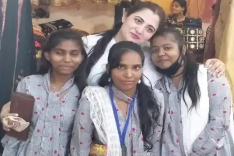 Samar Khan with the girls of Nirbhaya Shelter