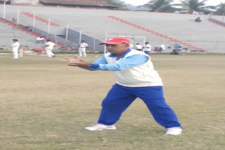 Nawab Ali sharing fielding techniques with players