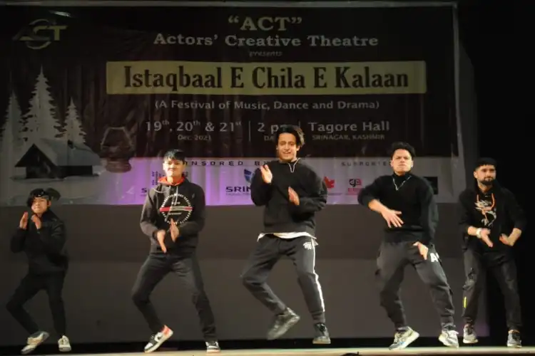 Young artists performing in Tagore Hall, Srinagar