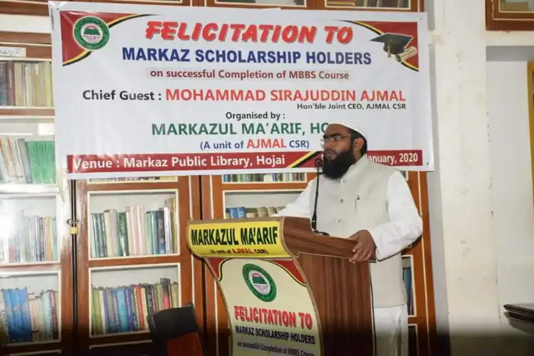 Maulana Raji addressing toppers of MBBS