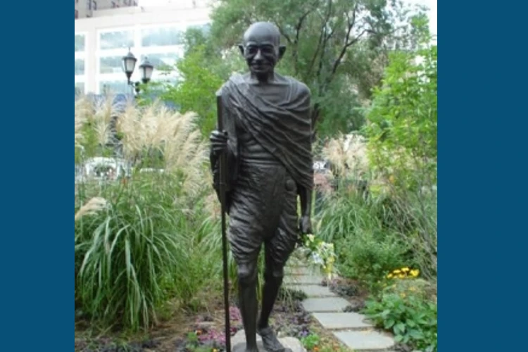 Mahatma Gandhi statue