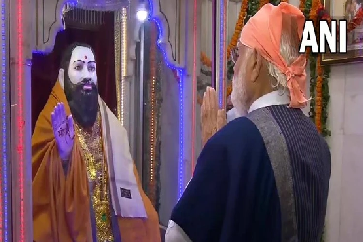 Prime Minister Narendra Modi at Guru Ravidas Vishram Dham temple in Delhi