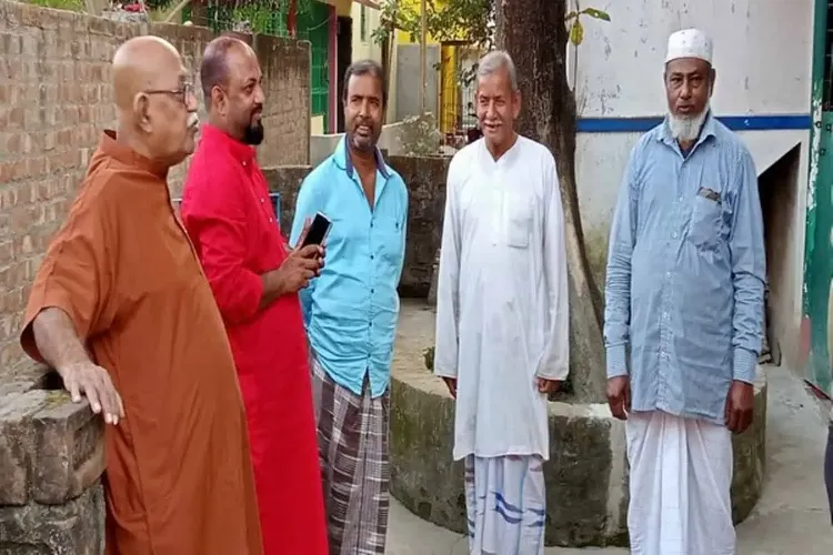 The caretaker Bose family with local Muslims