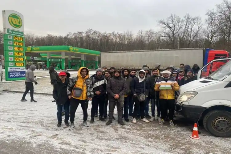 Indian students taking buses to Budomierz from Shehyni in Ukraine