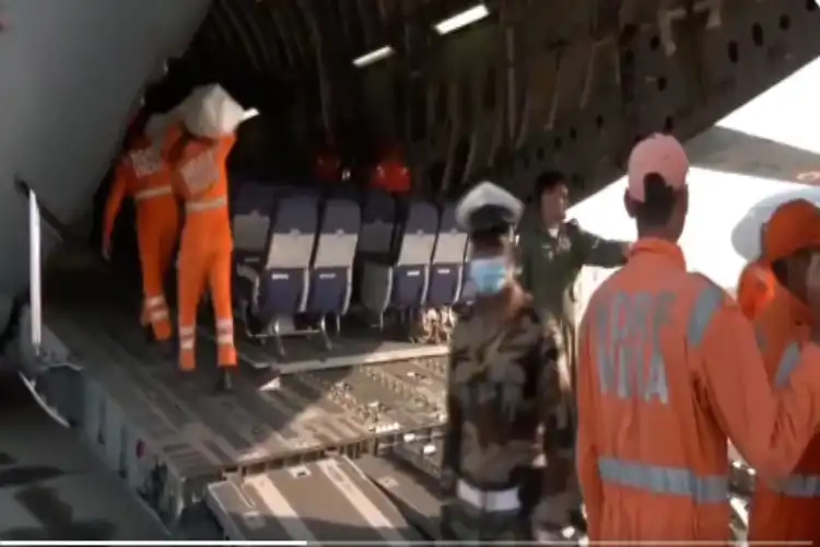 cartons of medicine and other aio material being loaded in IAF plane