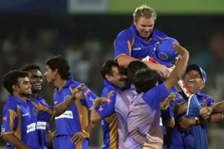 Shane Warne with Rajasthan Royals team members.