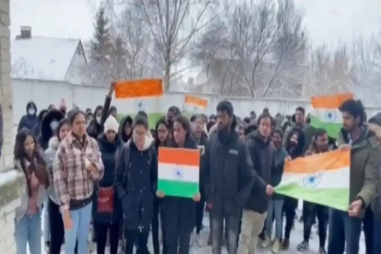 Students of Sumi State Medical University protesting (Twitter)