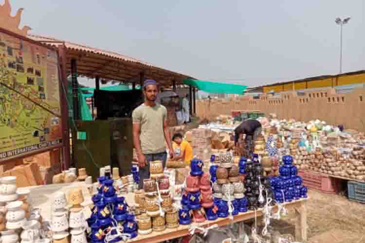 Sufiyan at his Khurja pottery stall