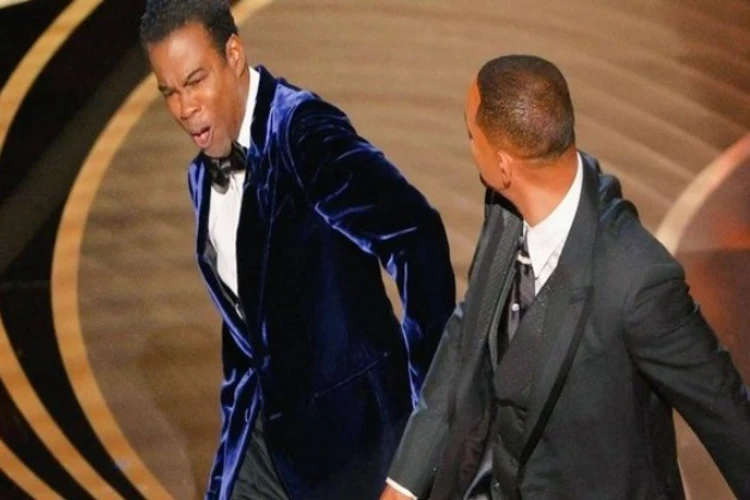 Will Smith slapping Chris Rock at the Oscars