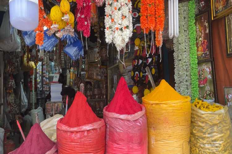 A view of the shop outside a Bengaluru temple