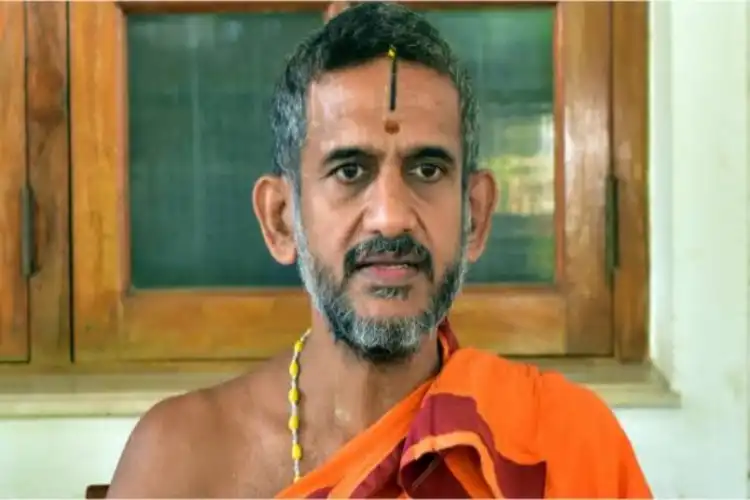 Pejawar Mutt Vishwaprasanna Theertha Swami