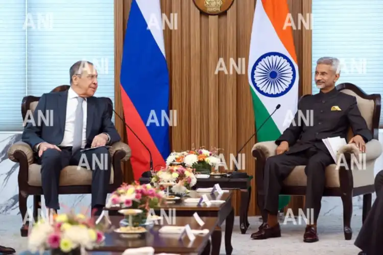 Russian foreign minister Sergey Lavrov with Dr S Jaishankar (File)