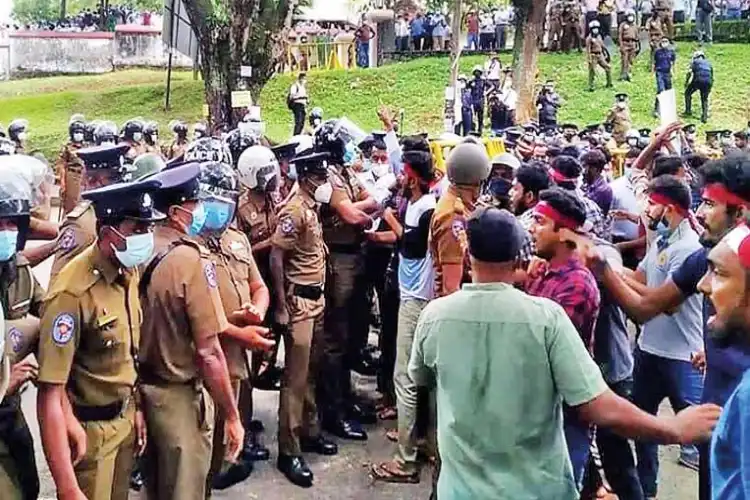 Sri Lankan's citizens protesting against curfew and state of emergency 