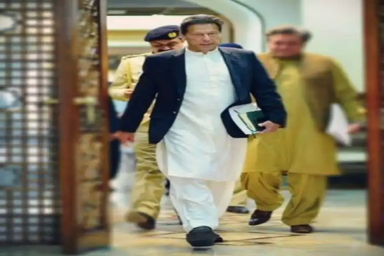 Former Pakistan prime Minister Imran Khan leaving the PM House (Twitter)