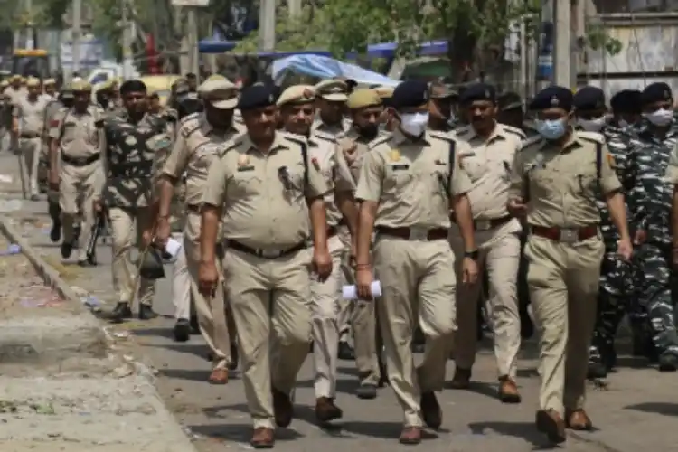 Delhi Police personnel in Jahangirpuri.