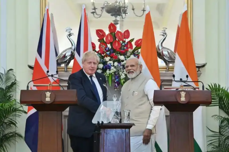 Prime Ministers Narendra Modi and Boris Johnson