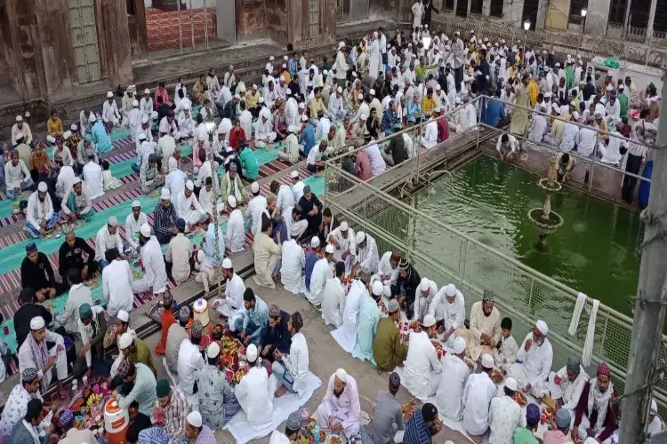 The scene of Iftar party at mosque Shahi Alamgiri