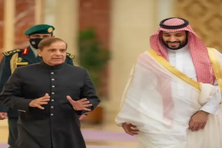 Pakistani Prime Minister Shehbaz Sharif and Saudi Crown Prince Mohammed bin Salman.