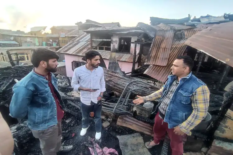 Mooj Kasheer volunteers speaking with a man whose house got burnt in an accident