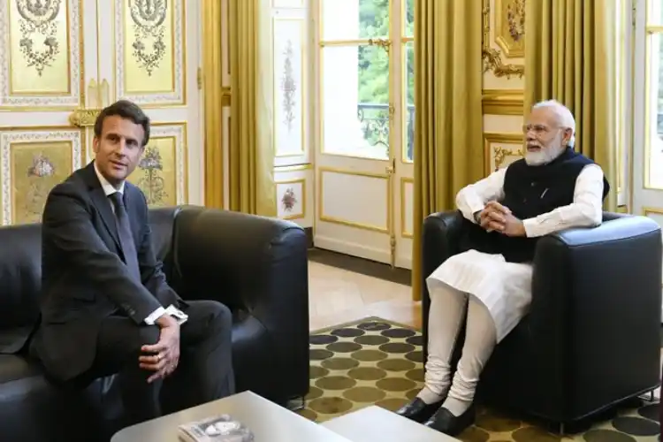 PM Narendra Modi with French President Emmanuel Macron in Paris.
