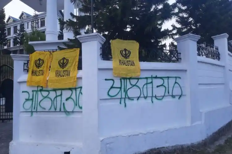 'Khalistan' flags were found on Himachal Assembly gate.