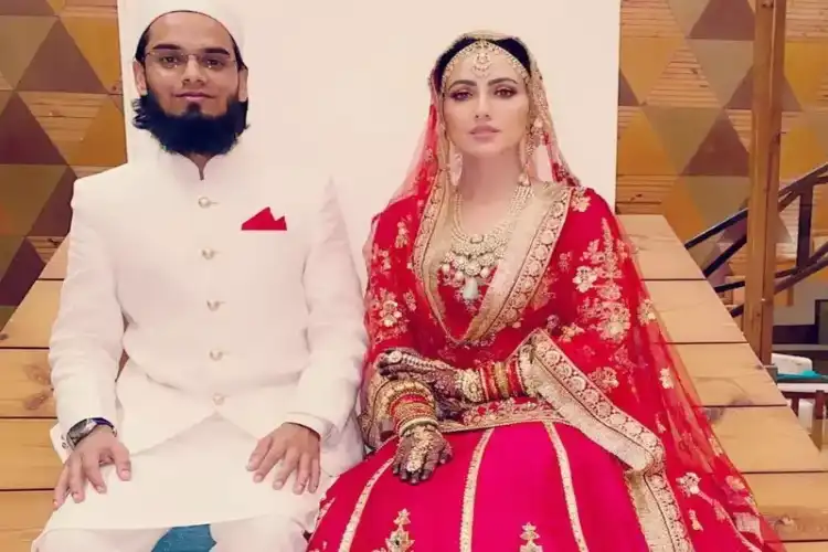 Former actor Sana Khan and her husband Anas Sayed (Instagram)