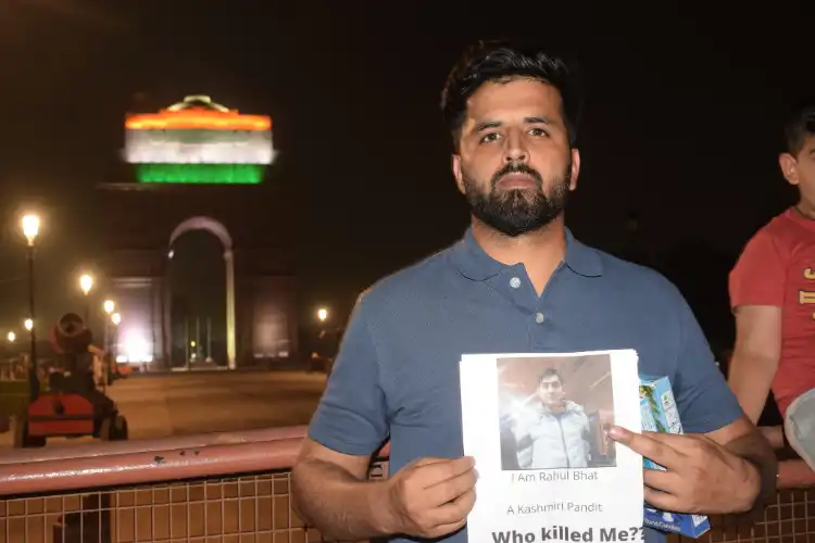 Wajahat Farooq Bhat protesting at Indian Gate, New delhi