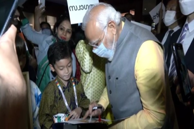 PM Narendra Modi with a kid in Japan