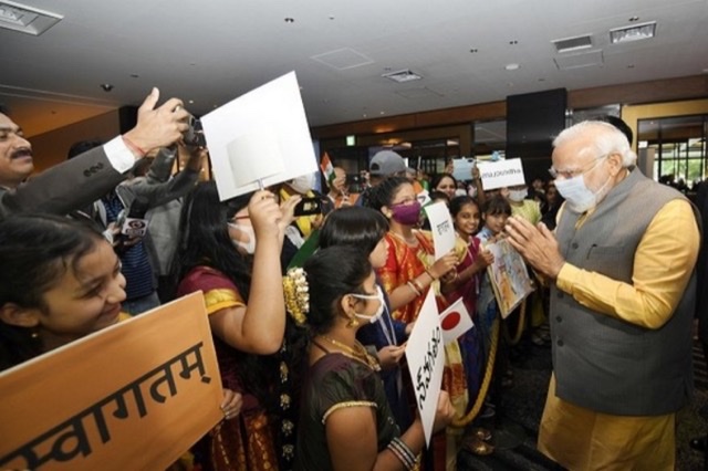 Narendra Modi interacting with students of Indian diaspora