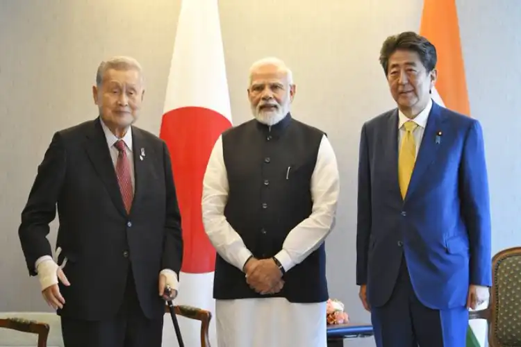 Prime Minister Narender Modi  meeting former Pm's of Japan
