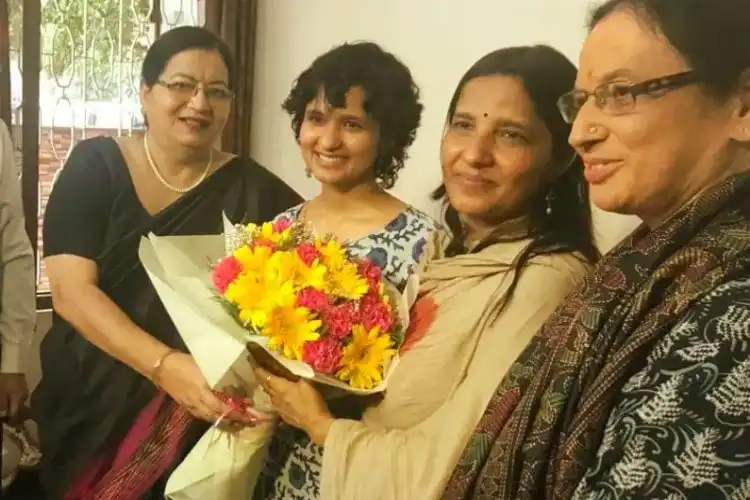 JMI Vice-Chancellor Najma Akhtar with Shruti Sharma and her mother